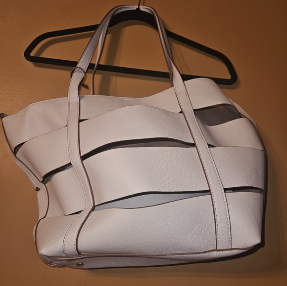 Neiman Marcus faux leather Beach bag - Picture 2 of 5